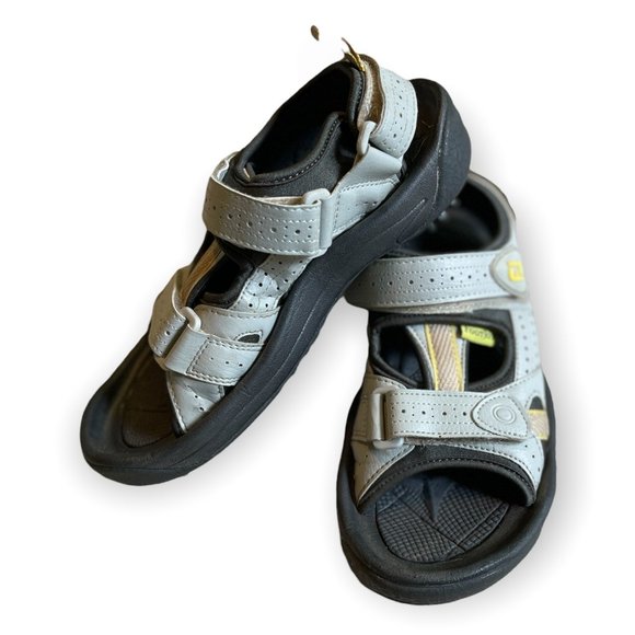 FootJoy Women’s golf sandal in light gray size 7medium. - Picture 1 of 11